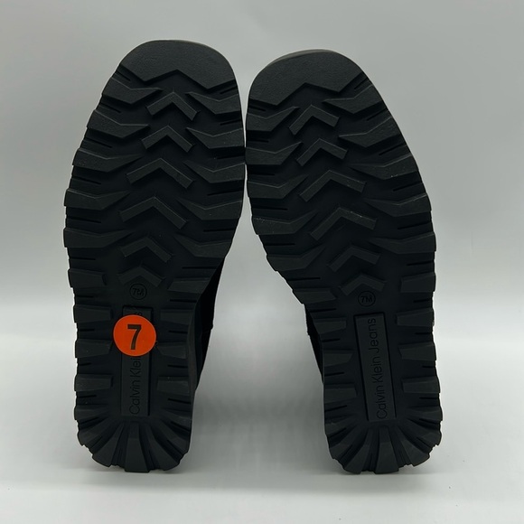 2266- Calvin Klein Jeans Black Platform Suede Ankle Boots Size 7 - Picture 10 of 11